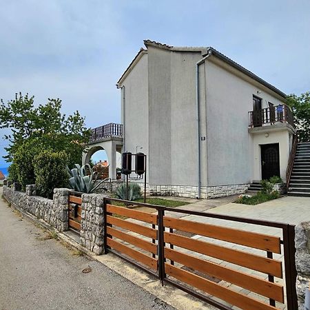 Apartman Agava Njivice Exteriör bild