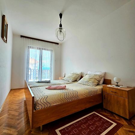 Apartman Agava Njivice Exteriör bild
